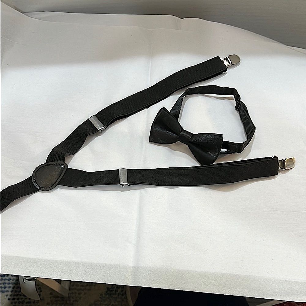 Black adjustable suspenders and satin bow tie NEW. Fits up to 24 months